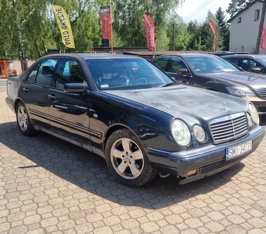 Skup Mercedes Klasa E — skupiony egzemplarz, odbiór lawetą w cenie